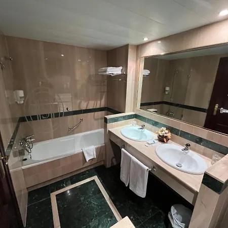 Hotel Santiago 4*