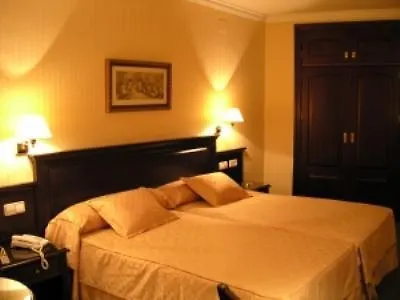 Santiago 4* לינארס